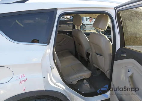 2016 Ford Escape Titanium z USA, uszkodzony, nr VIN 1FMCU9J90GUC72520